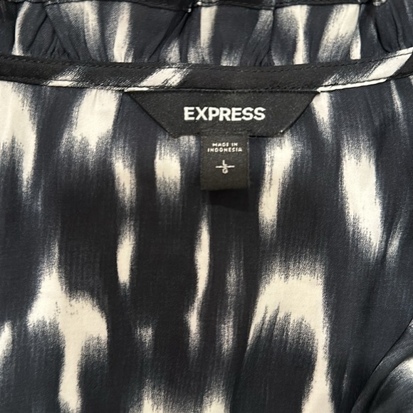 Express women’s abstract long sleeve top - Picture 2 of 7